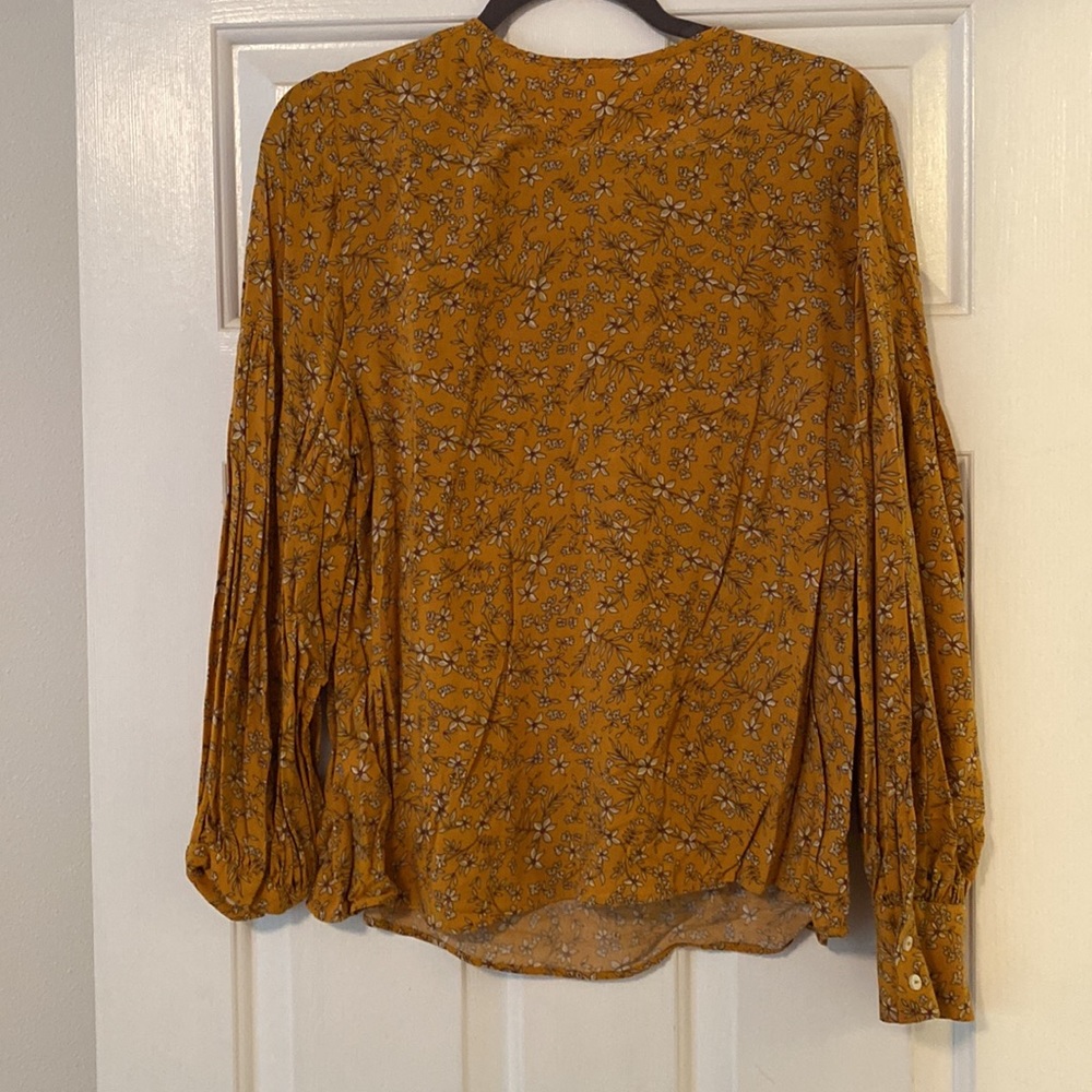 Floral Top - Picture 4 of 5